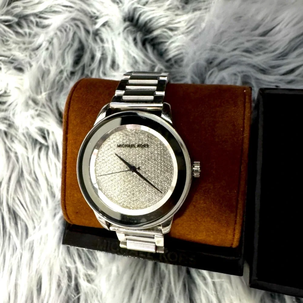 Michael Kors Silver Watch - Picture 1 of 4
